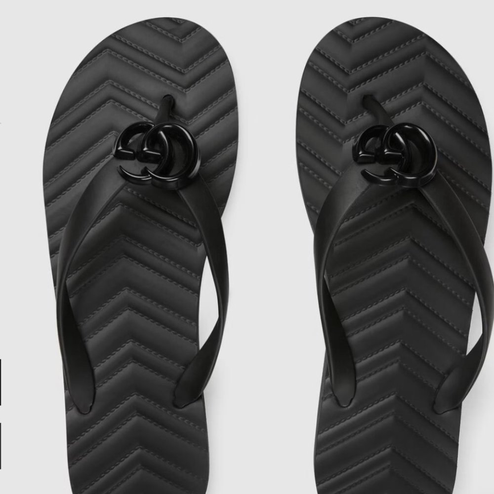 Gucci Flip Flops Womens chevron thong sandal - New with original box, never worn
